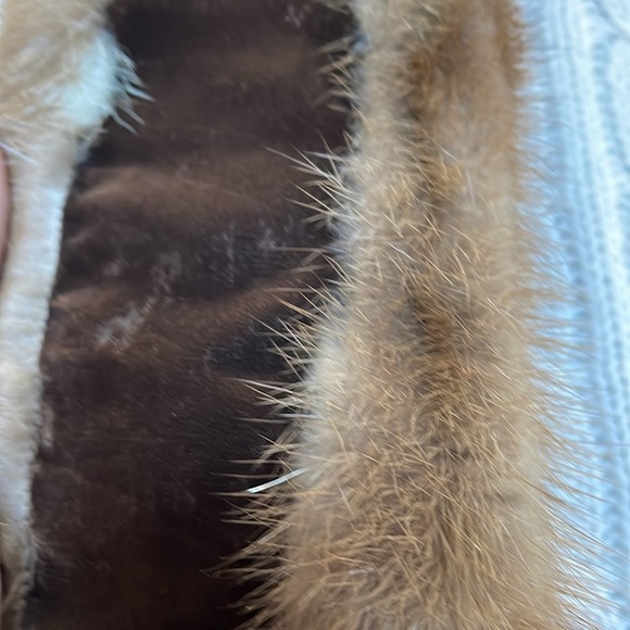 Vintage fur stole. 37” Inches in length. See pics for details. - Picture 10 of 13